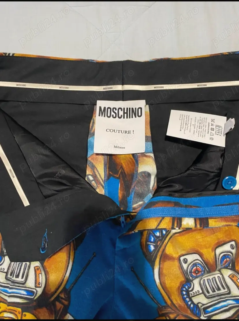 Vând pantaloni Moschino 