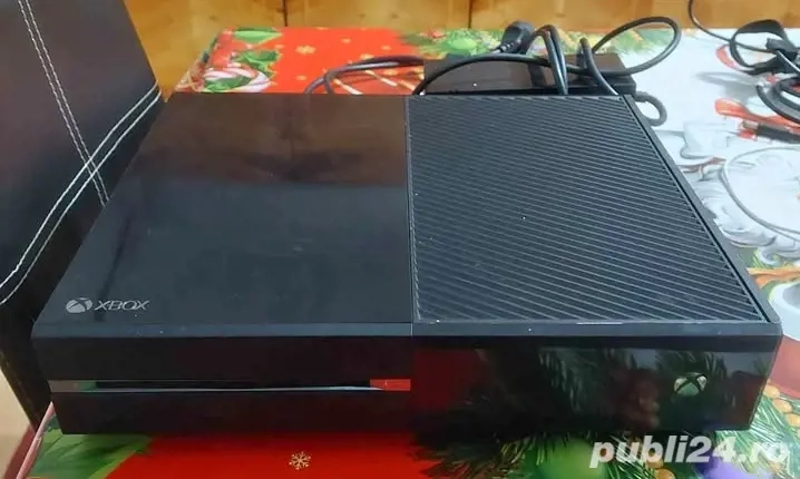 Vând Xbox ONE cu Fortnite instalat fără manetă doar local Xbox ONE, consolă