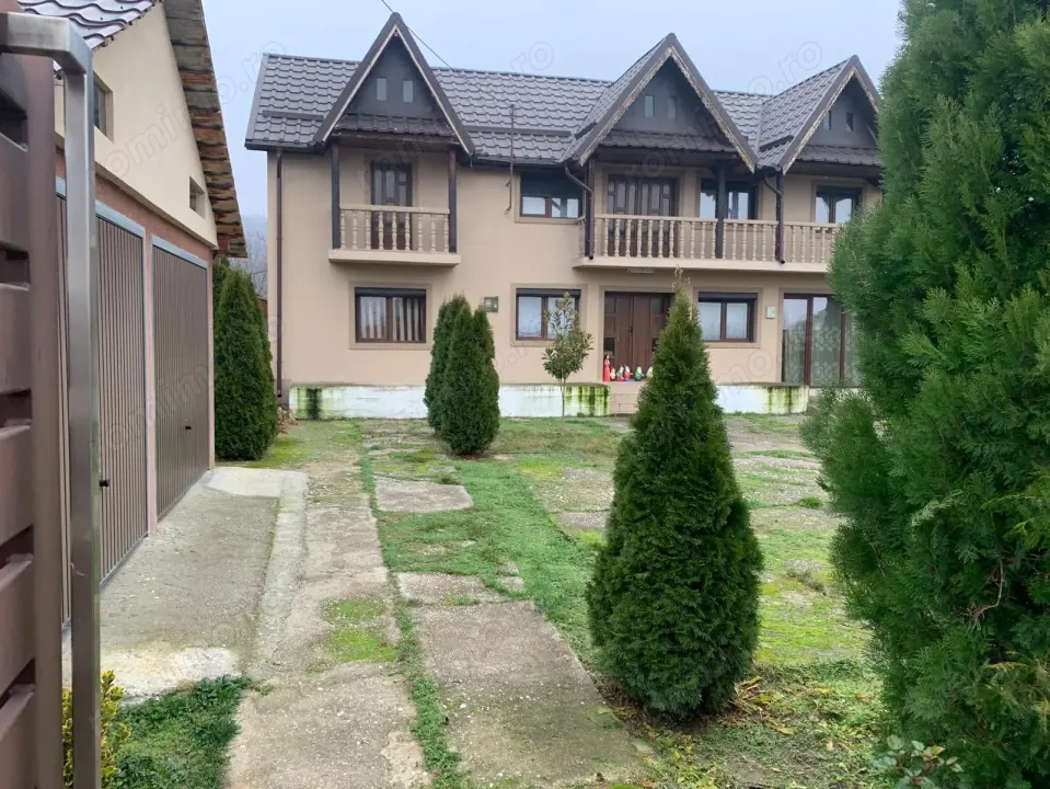 Casa P+1, 220 mp, teren 4900 mp, zona Bobicesti 