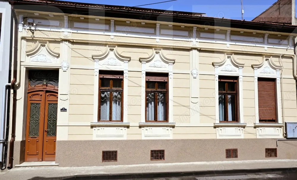 Casă de închiriat – zonă centrală,complet echipată