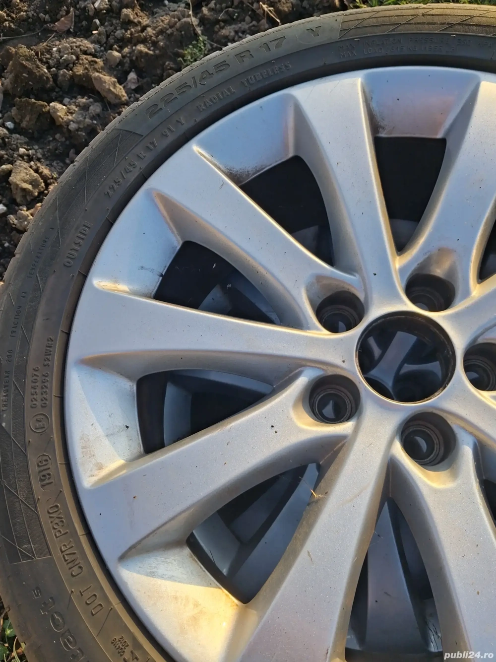 vând patru jante  pe 17 cu cauciucuri de vara  an stare buna 