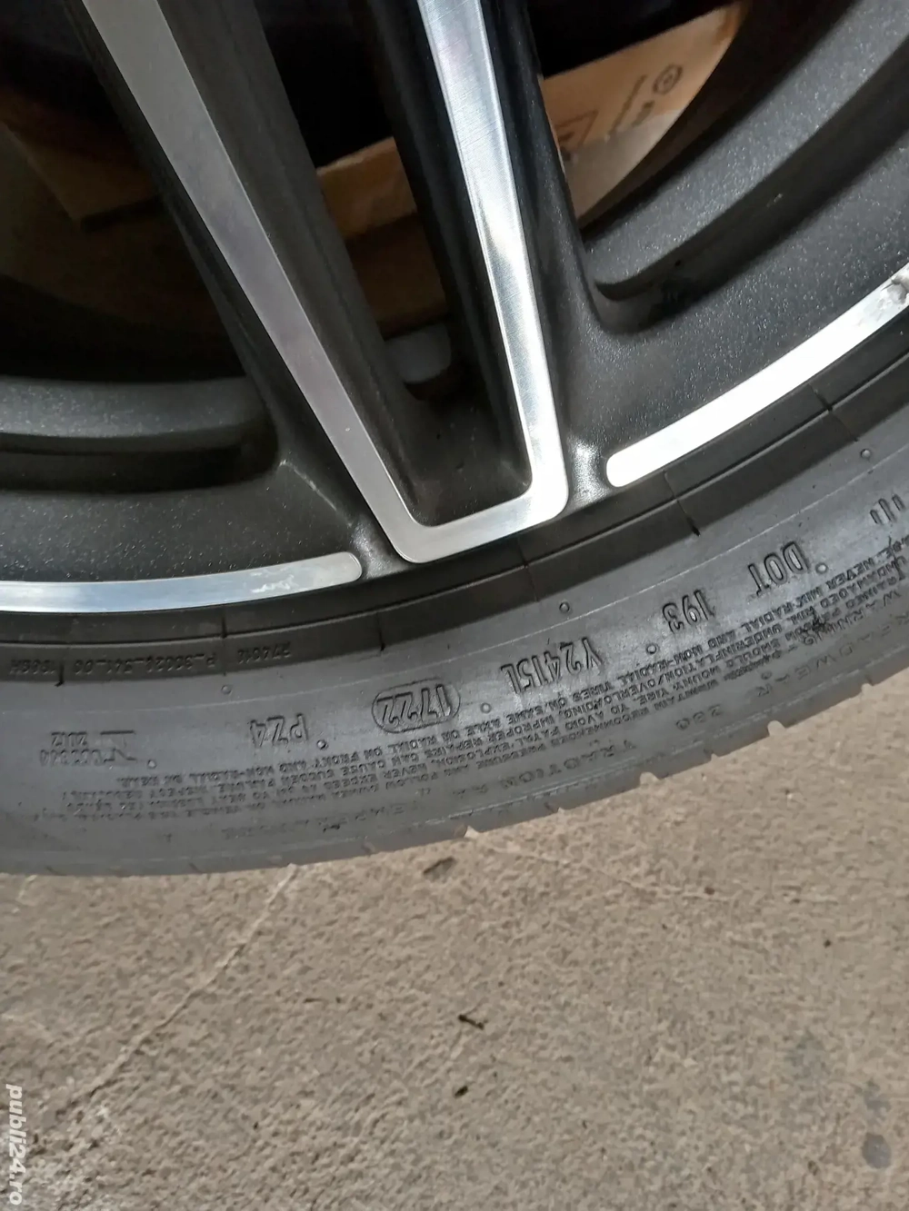 Vând 4 anvelope Pirelli,, Pzero "de vară stare foarte bună, se vând și împreună cu jantele 1500 euro