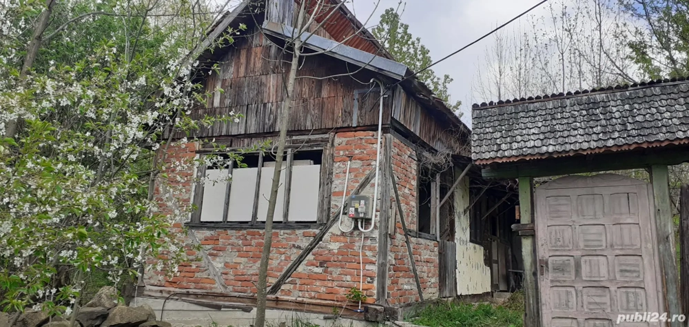 Vand casa cu teren 2238 metri patrati