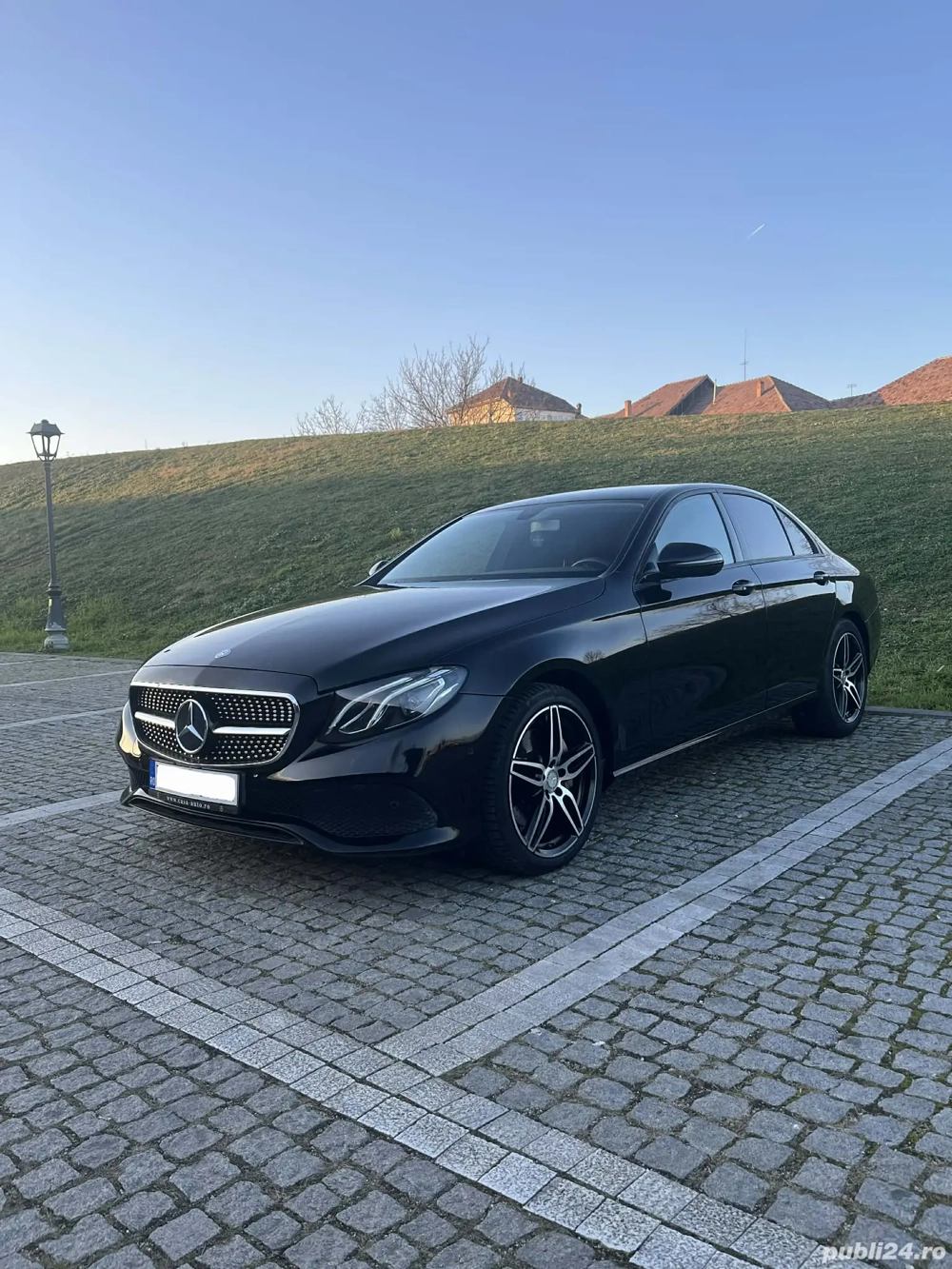 Mercedes-Benz E220d înmatriculat Interior Luxury, semi-piele, deosebit