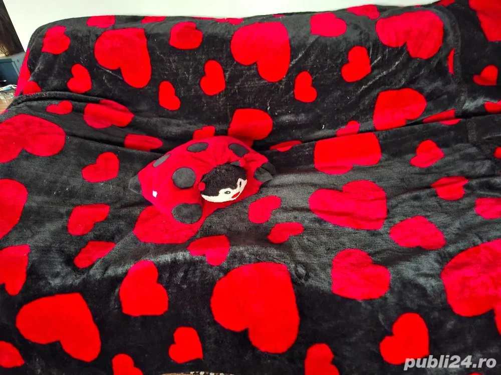 Patura  rosie cu oerna  fantesy 2.00 2.20 m