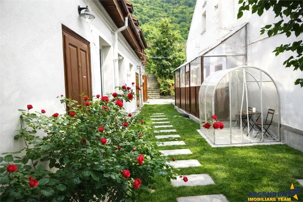 Casa cu 3 apartamente + transfer afacere, locuri parcare, Centrul Istoric, Brasov
