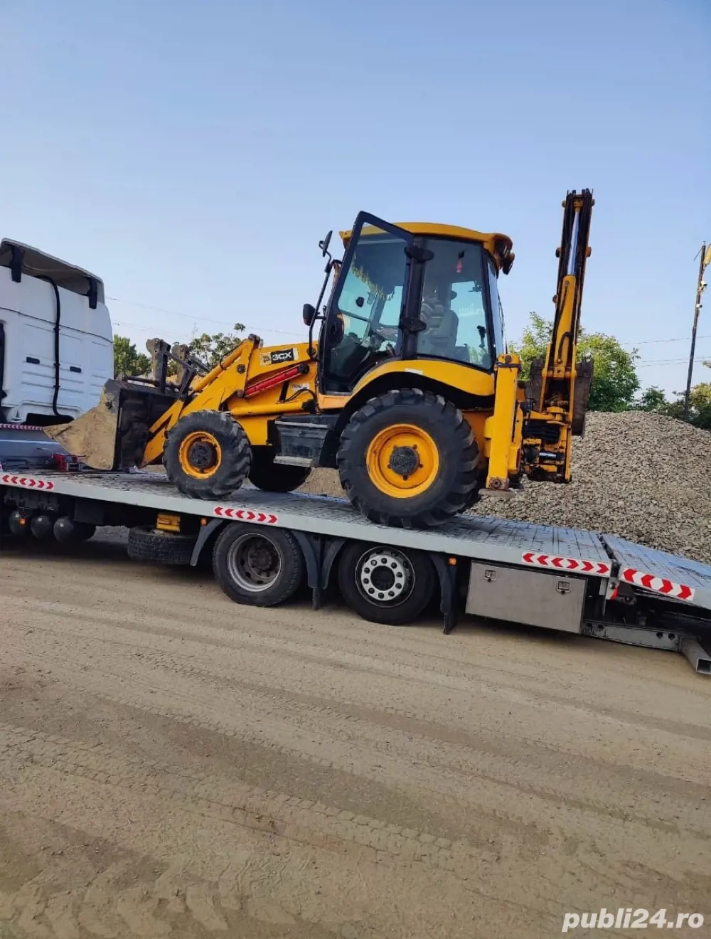 Avantajos Buldoexcavator JCB 3 CX