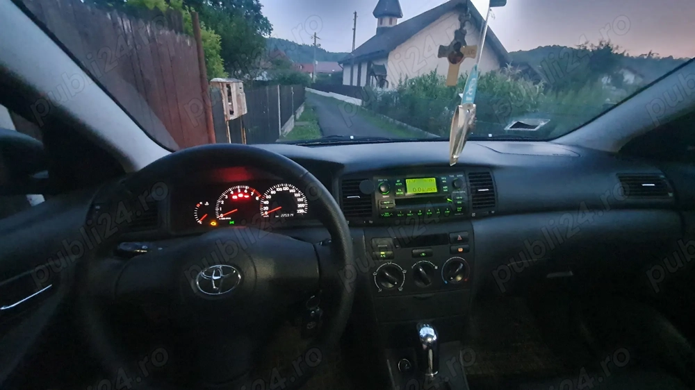 Vand TOYOTA COROLLA Hatchback 1.4 benzina 2005