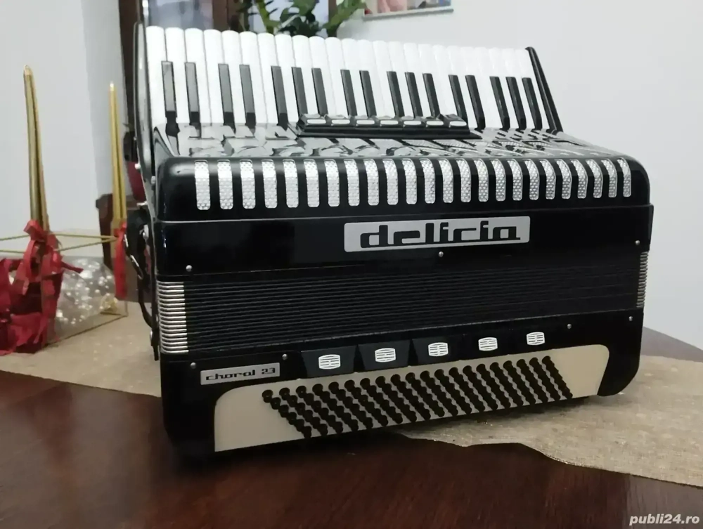 Acordeon  Delicia Choral 23 120 Bași, 7 Registre + 5 Registre la bași ,In 4 Scaune