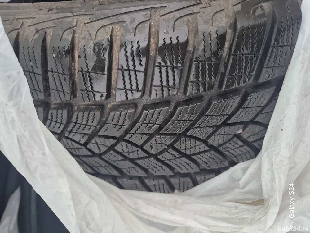 Anvelope Iarnă  215 50 18 
