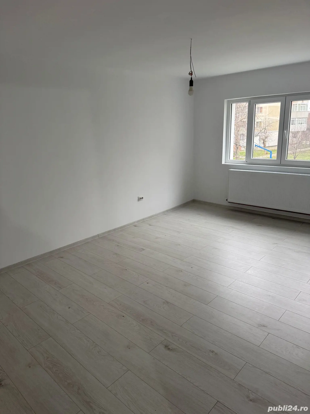 apartament 2 camere,  decomandat,  etajul 1, zona Mal