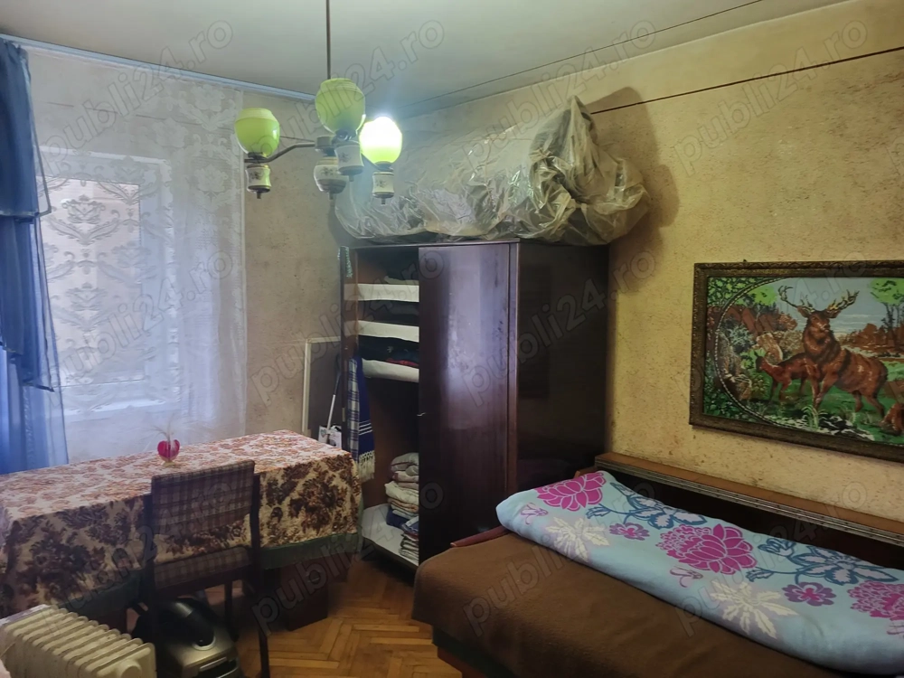 Apartament 3 camere  DECOMANDAT, etaj 1   zona Aeroport