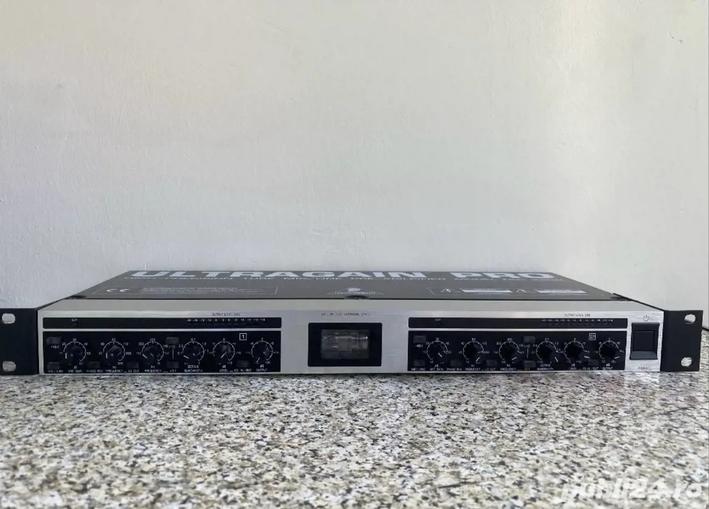 Ultragain Pro MC2200 preamplificator lampa