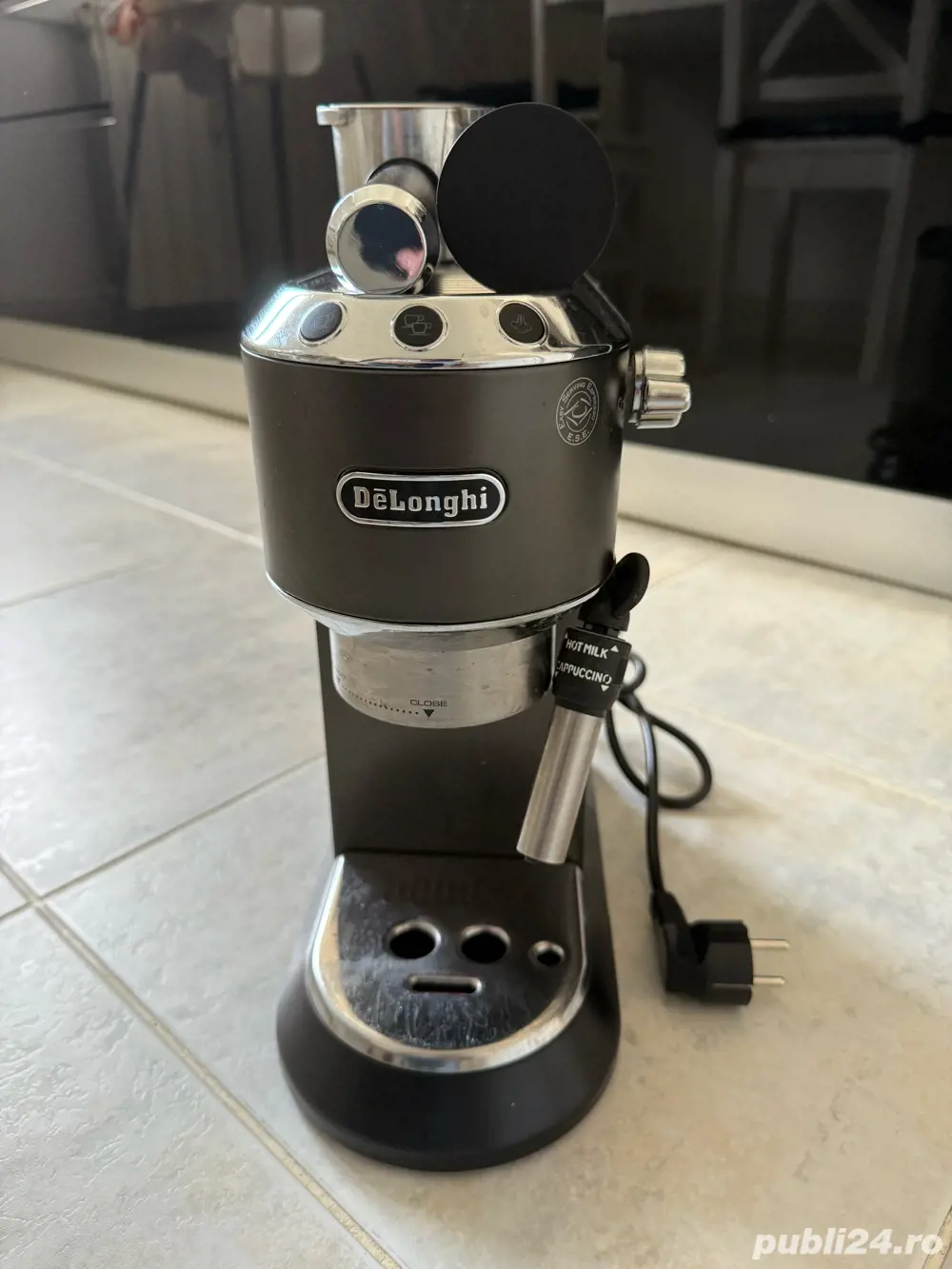 Espressor manual DELONGHI Dedica Style EC685.M, 1.1l, 1300W, 15 bar, sistem Cappuccino, argintiu-neg