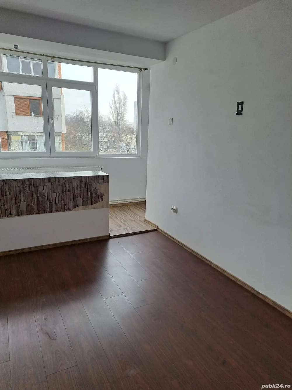 vând apartament doua camere