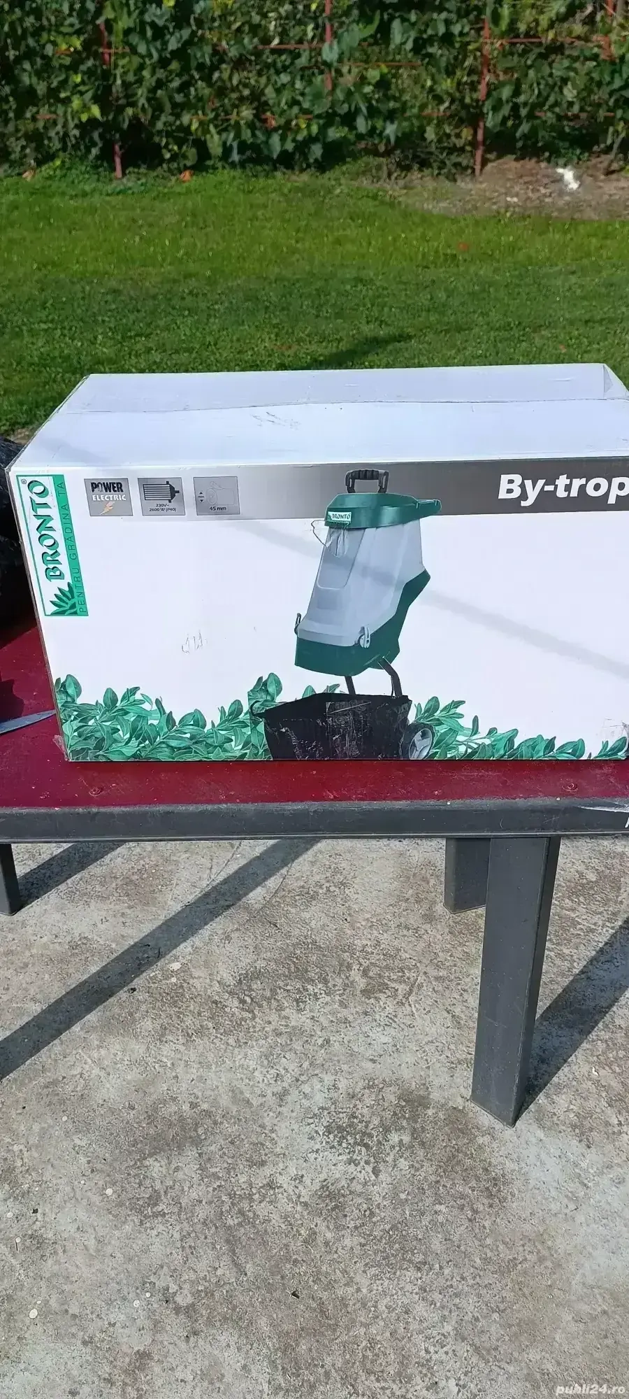 Tocator crengi si resturi vegetale Bronto, electric, 2500 W