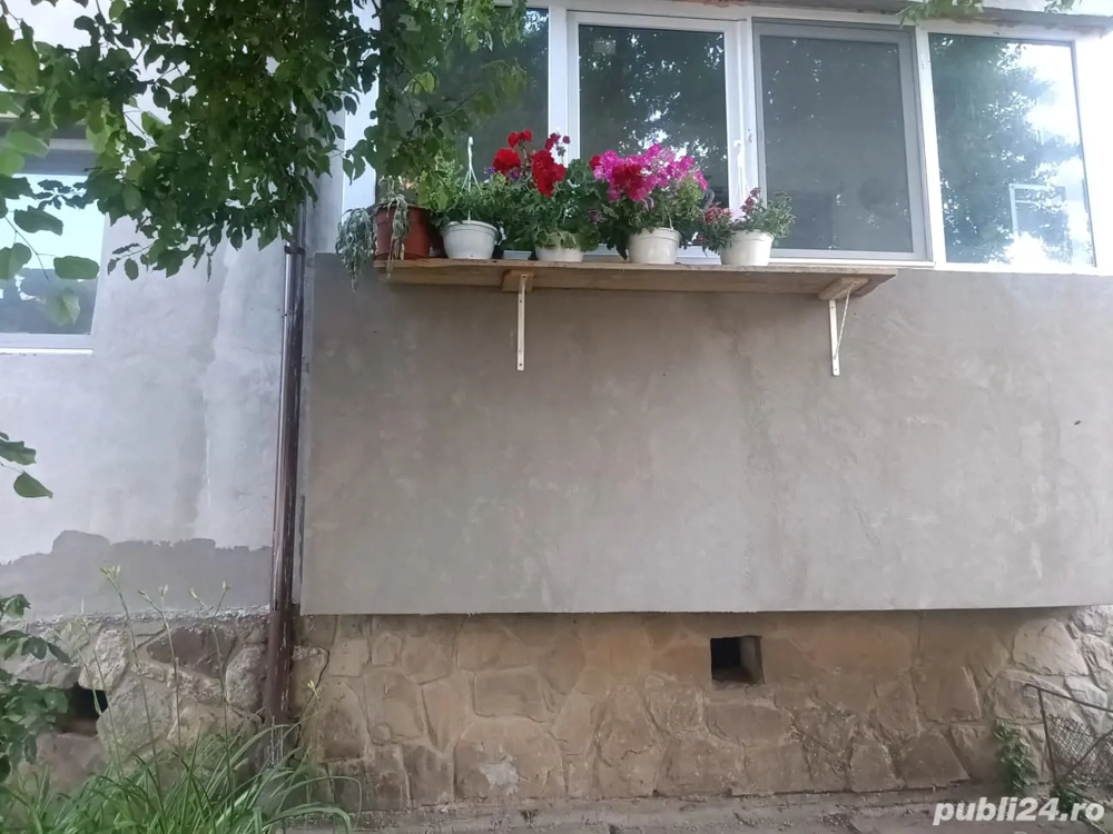 vând sau schimb apartament cu 2 camere 