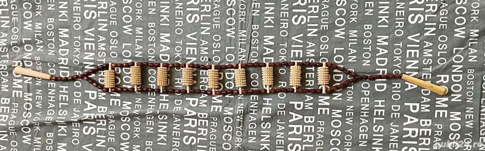 dispozitiv instrument de masaj vechi vintage din lemn are lungimea de 115 cm 