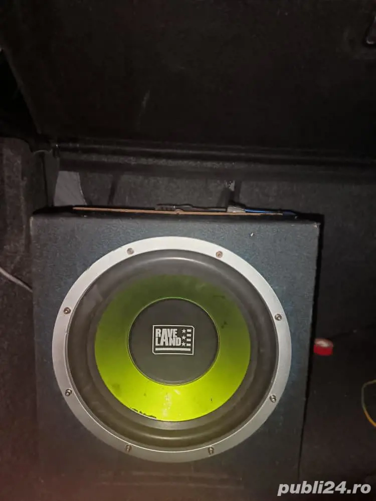 vând subwoofer 