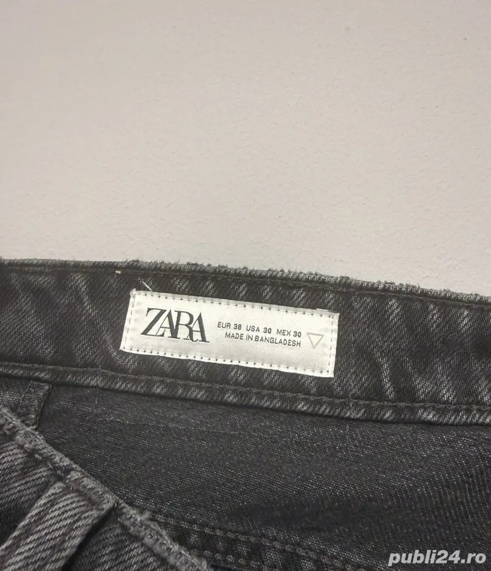 Blugi Zara negri simpli   clasici, ușor de asortat