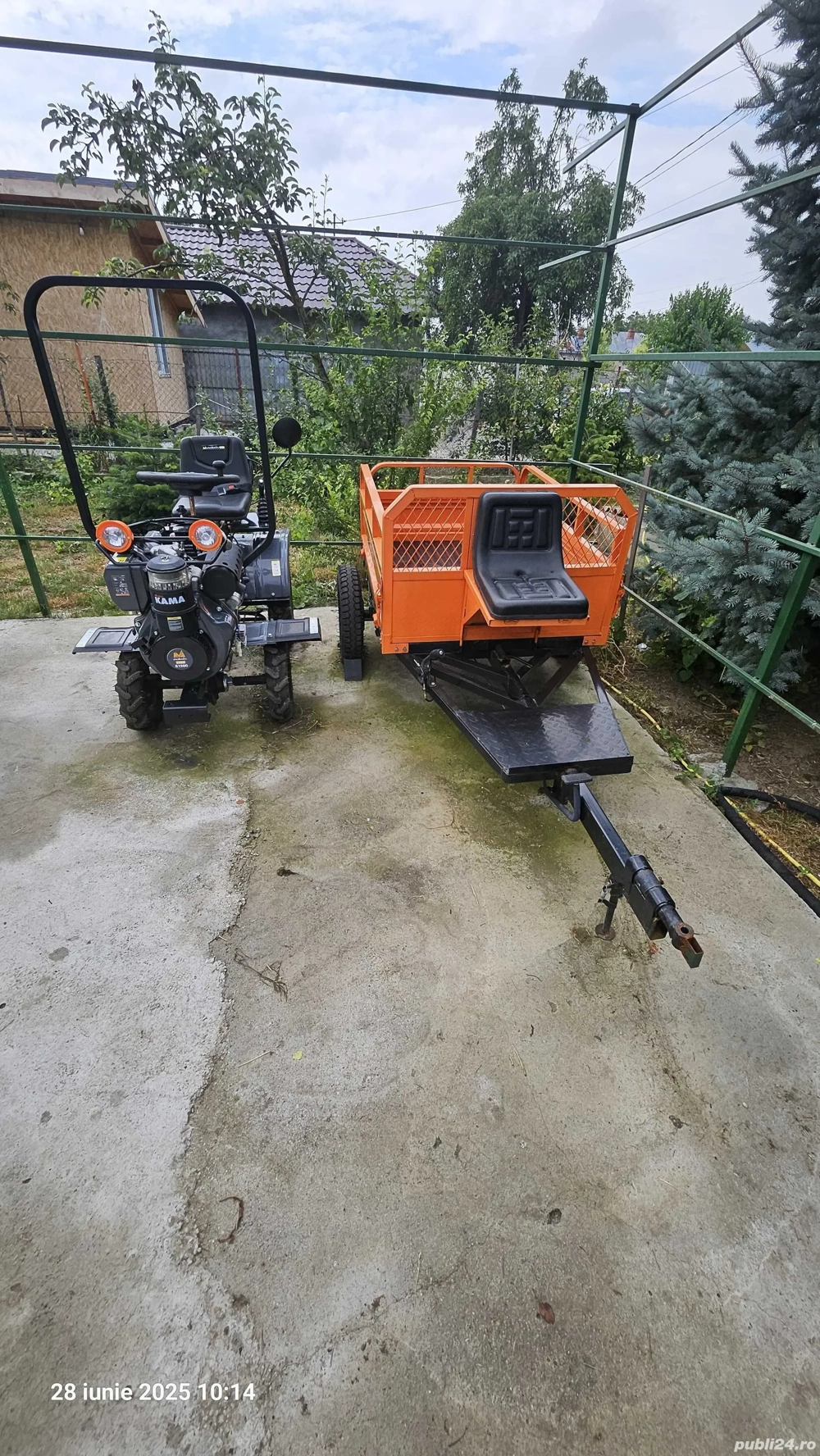 Mini tractor 4x4 cu remorca