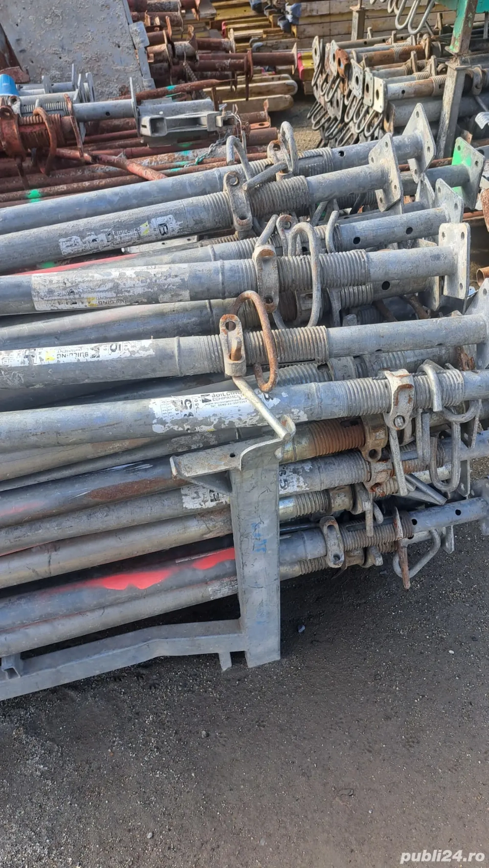 schela de vânzare de închiriat 