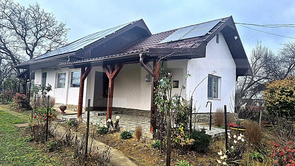 Casa cu 2 camere, 65 mp, teren 2910 mp, in Viile Satu Mare