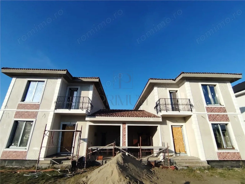 Duplex despartit prin garaj - personalizare interioara - toate utilitatile - asfalt