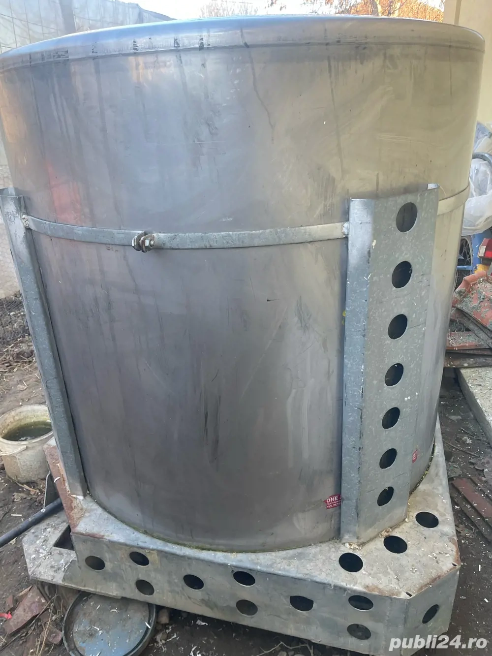 Bazin inox 1000 litri 2500 lei 