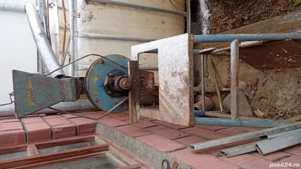 Vând moara cereale ,stare buna, fara motor.