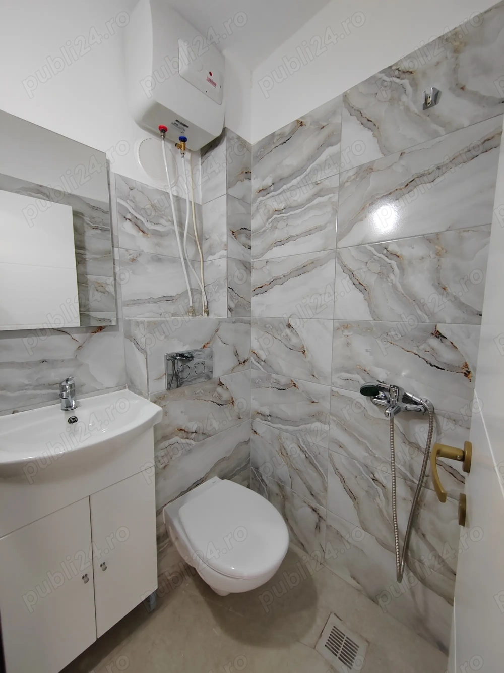 Vând garsonieră în Timișoara în Calea Aradului 