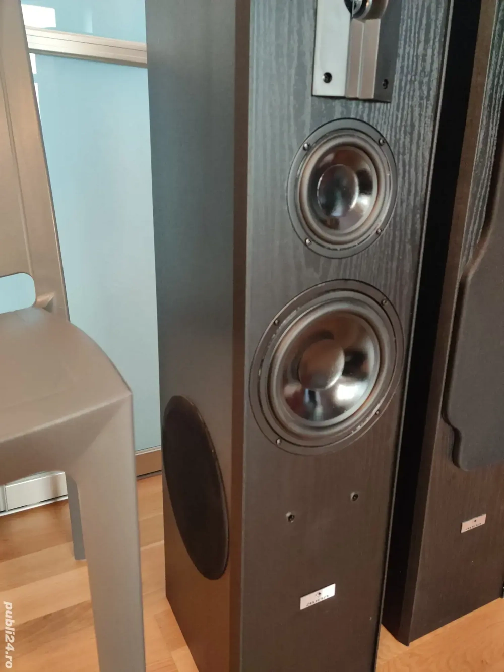 Boxe coloana pentru podea Auna si Jamo