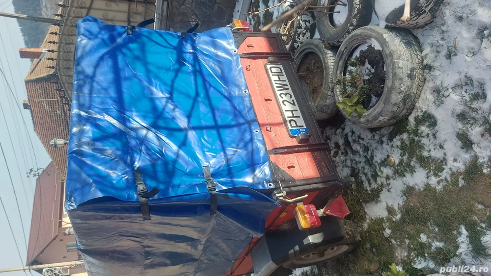 Vand remorca  cu prelată. 