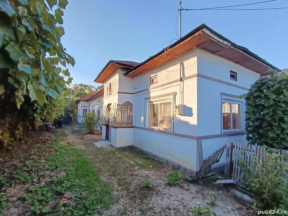 Casă și teren de vânzare în Găești, zonă bună! 