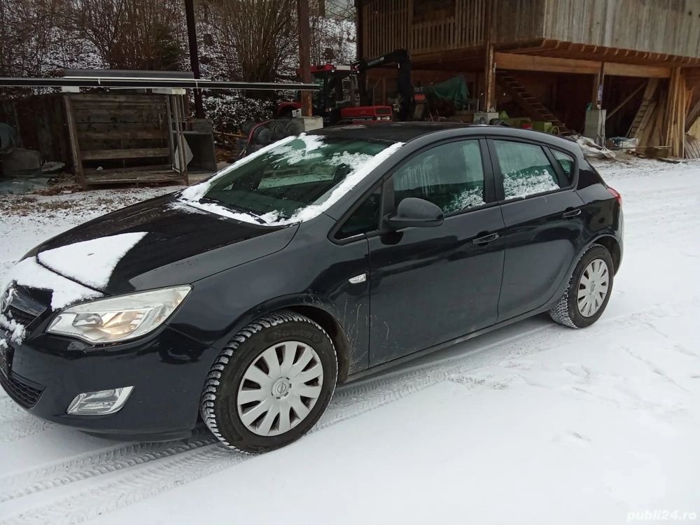Opel Astra J 2011, 1.4 benzin