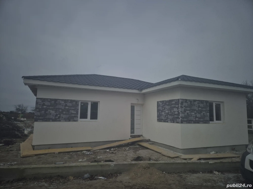 Vand casa p 90 mp teren 400 mp Loc Madaras