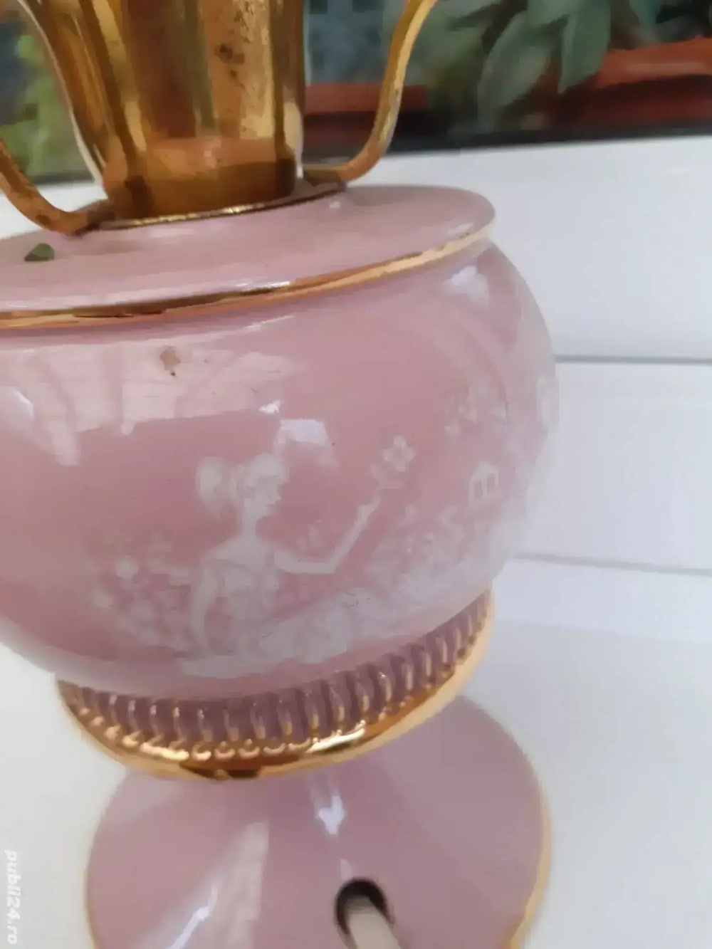 De vânzare o veioza roz 