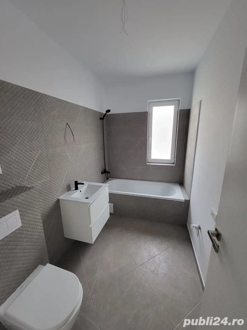 Bloc Nou-Braytim. Langa Hotel Arizona. Decomandat. Bucatarie inchisa (7/7)