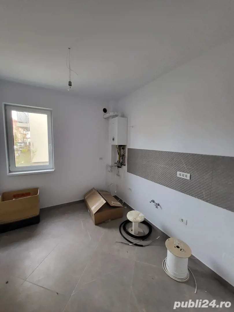 Bloc Nou-Braytim. Langa Hotel Arizona. Decomandat. Bucatarie inchisa (6/7)