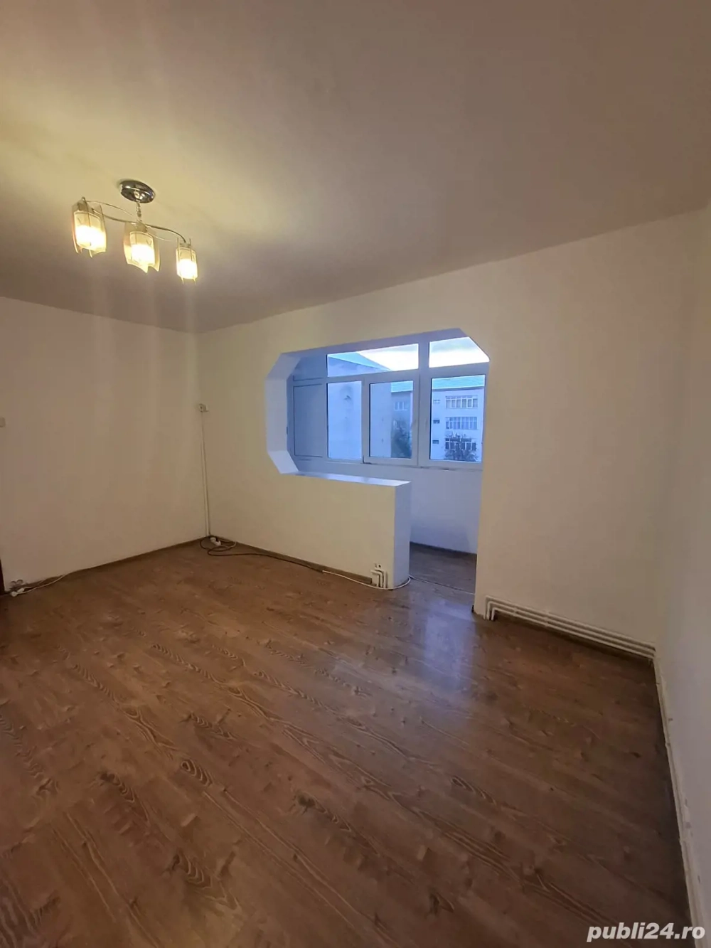 De vanzare Apartament 4 camere, Caransebes