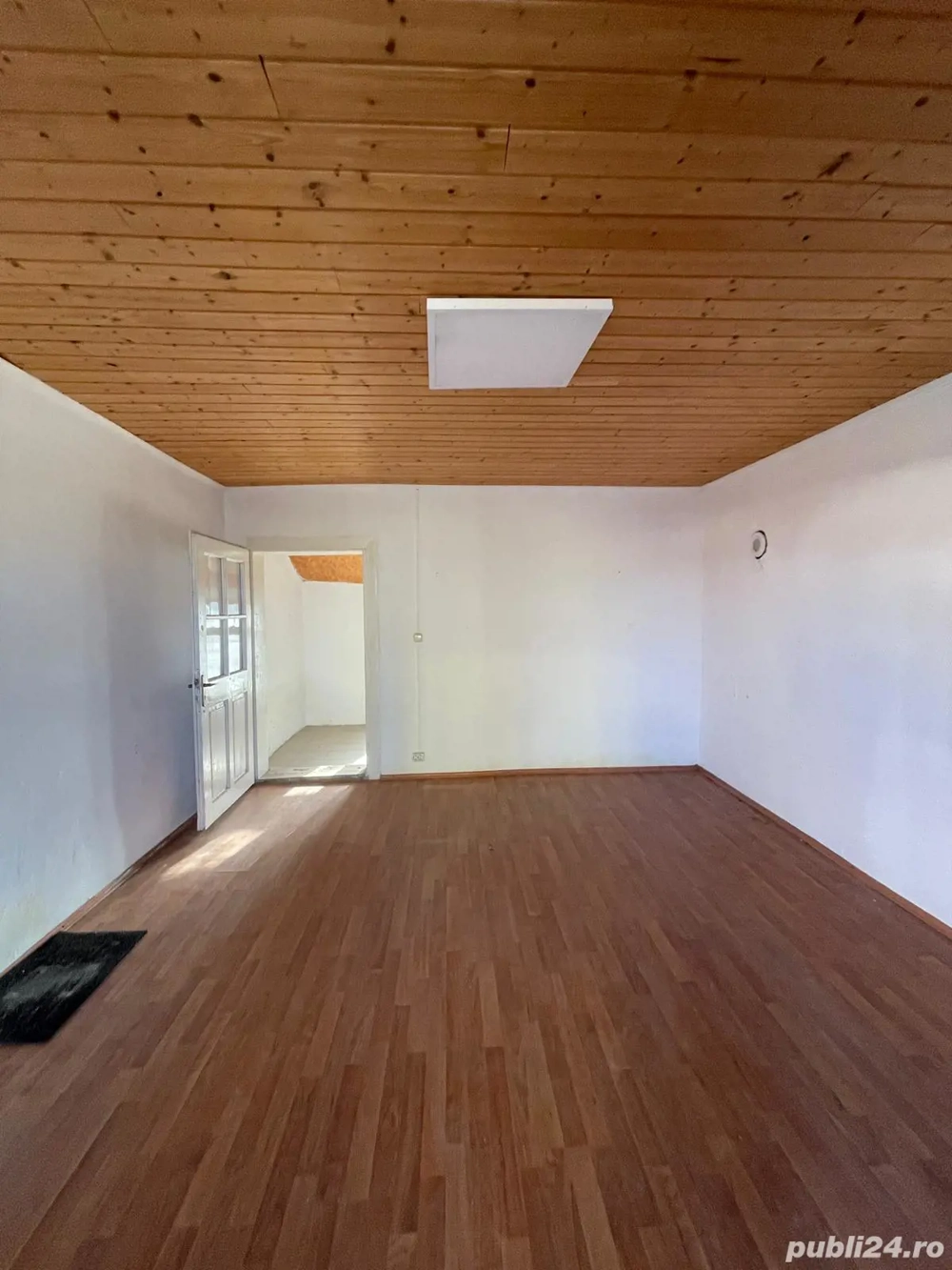 Închiriez Spațiu Comercial (28mp) în Chișineu-Criș (Pădureni)