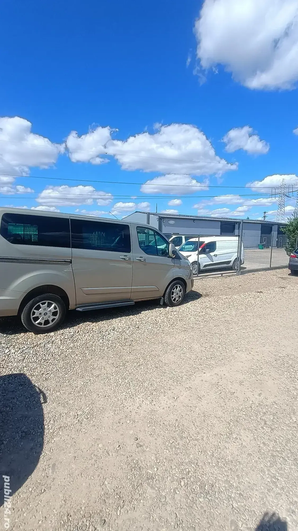 Vând microbuz de familie cu 8 locuri , scaune din piele 