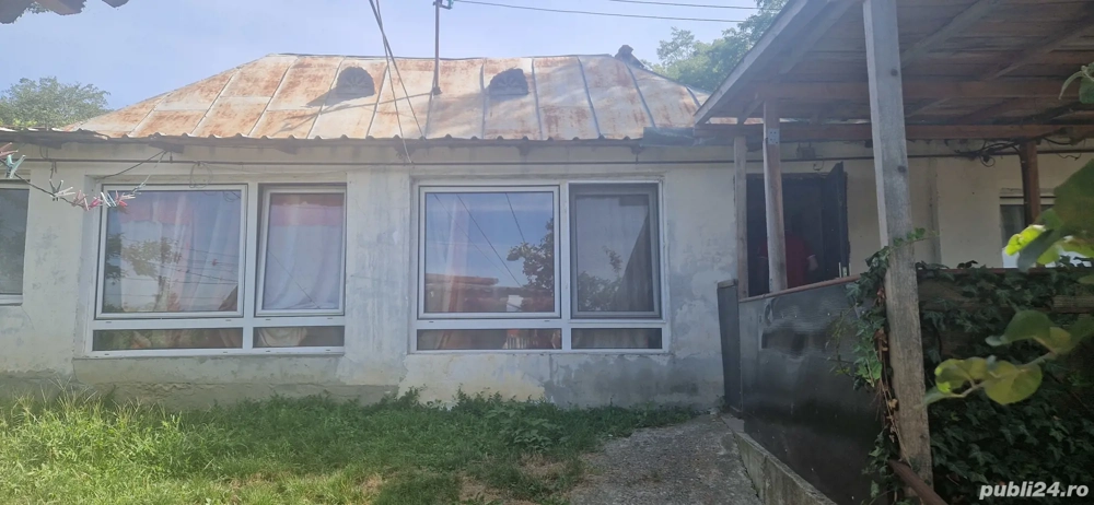 Vand urgent Casa Buhusi 120mp  Schimb apartament 3 camere 