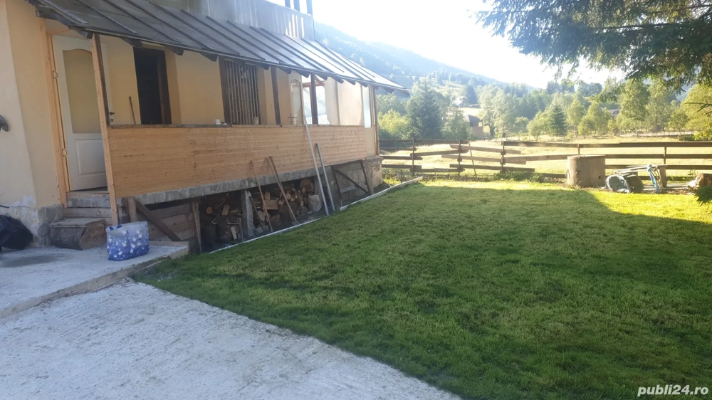 Vand casa de vacanta