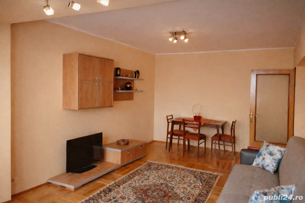 Proprietar, închiriez apartament decomandat 3 camere, 80 mp, etaj 3, Micro 18, Spitalul Judetean
