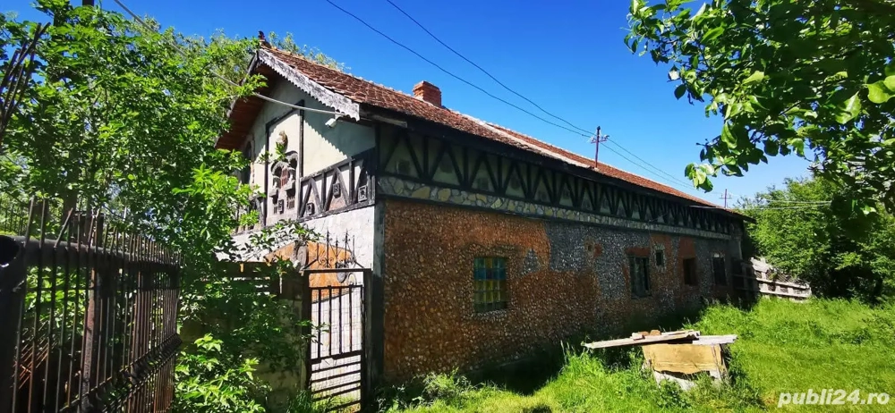 Ansamblu exceptional 12,8 ha intravilan curti-constructii: Conac baroc + construcții industriale.