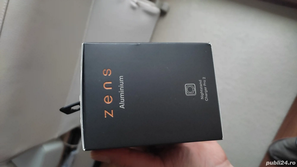 zens nightstand charger pro 2 qi2