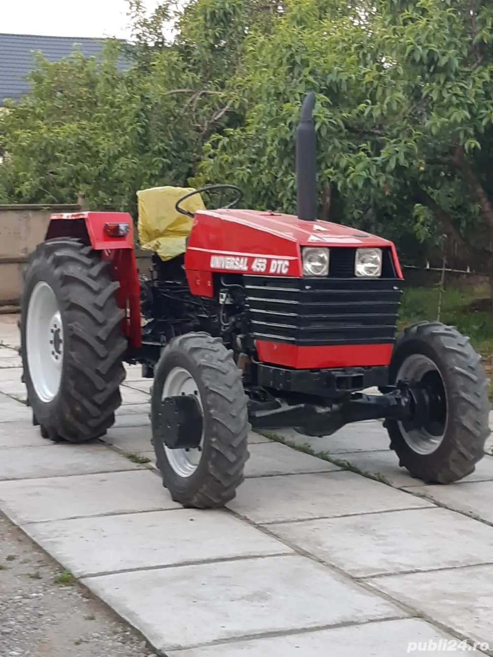 Vând tractor Universal 453