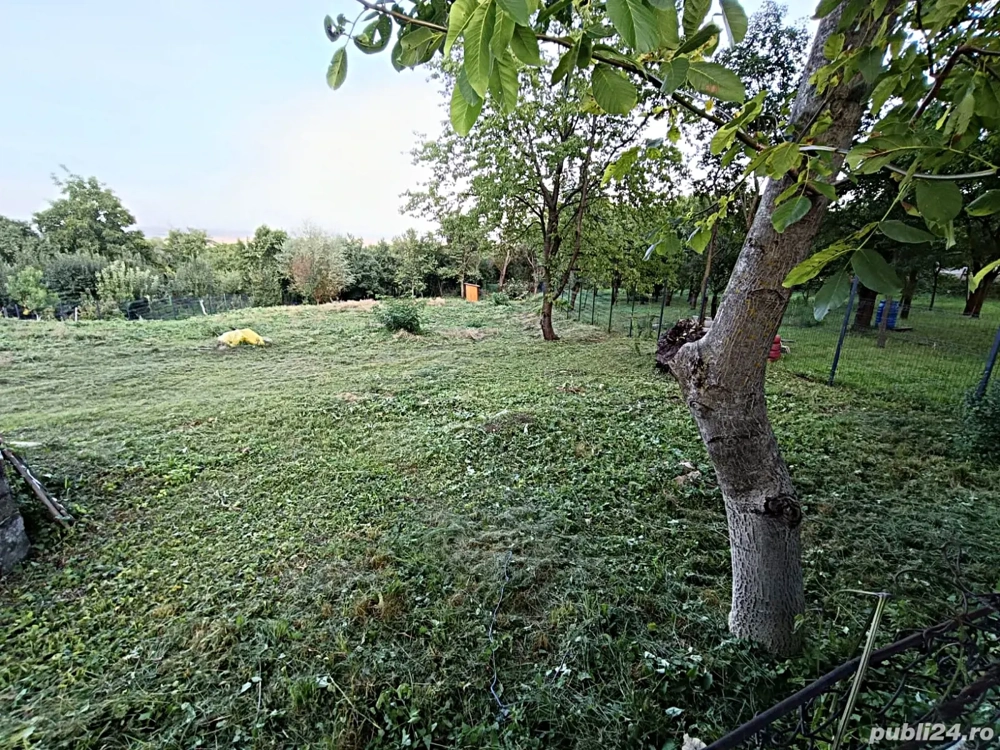 Vând teren intravilan cu utilități