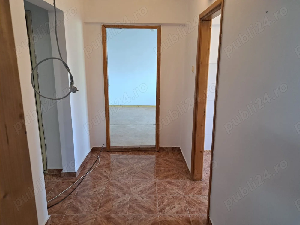apartament 2 camere, decomandat, zona piata noua